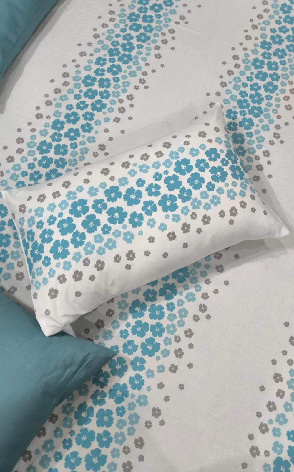 Blue and White Floral 008