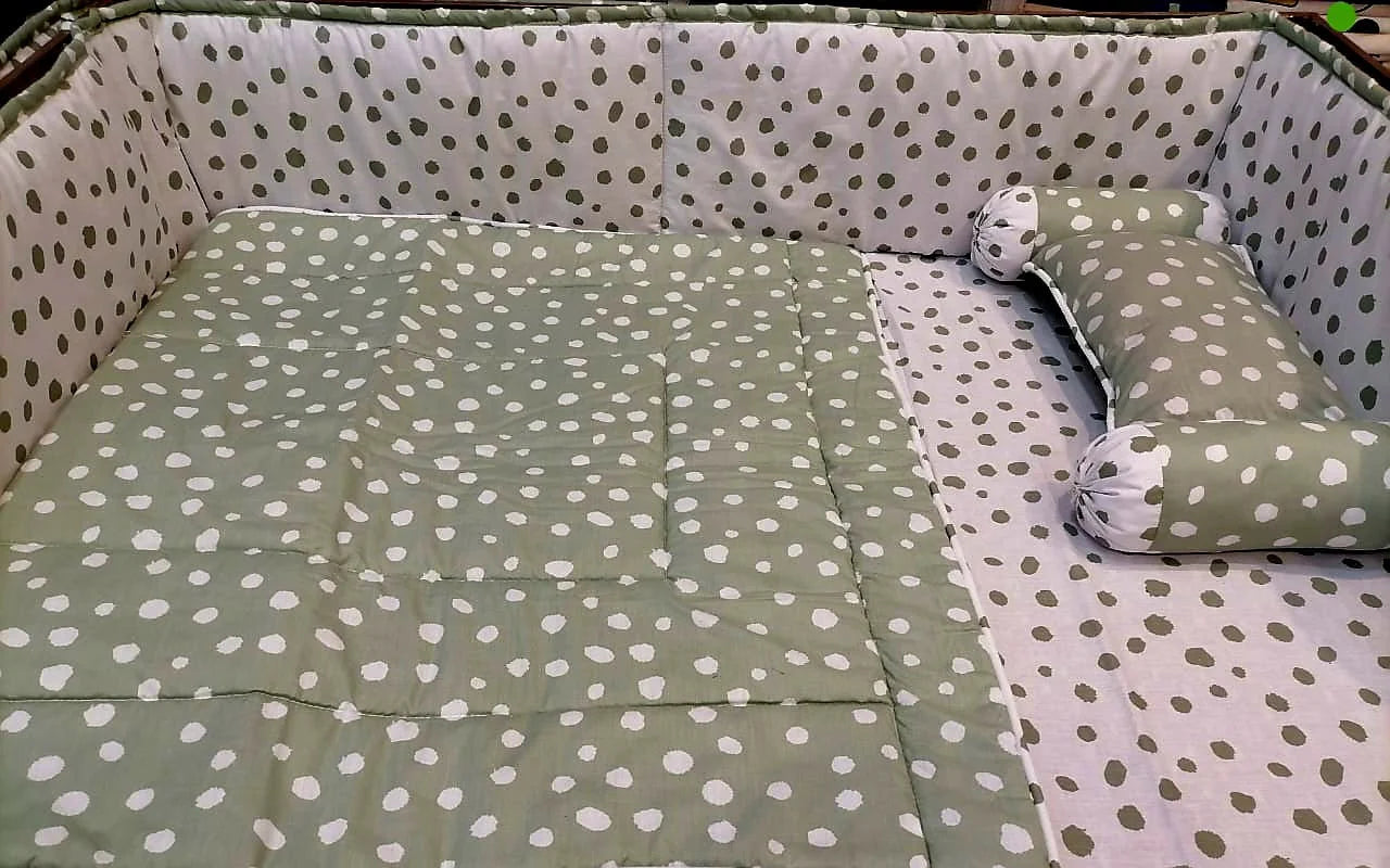 Polka Dots Cot Set 011
