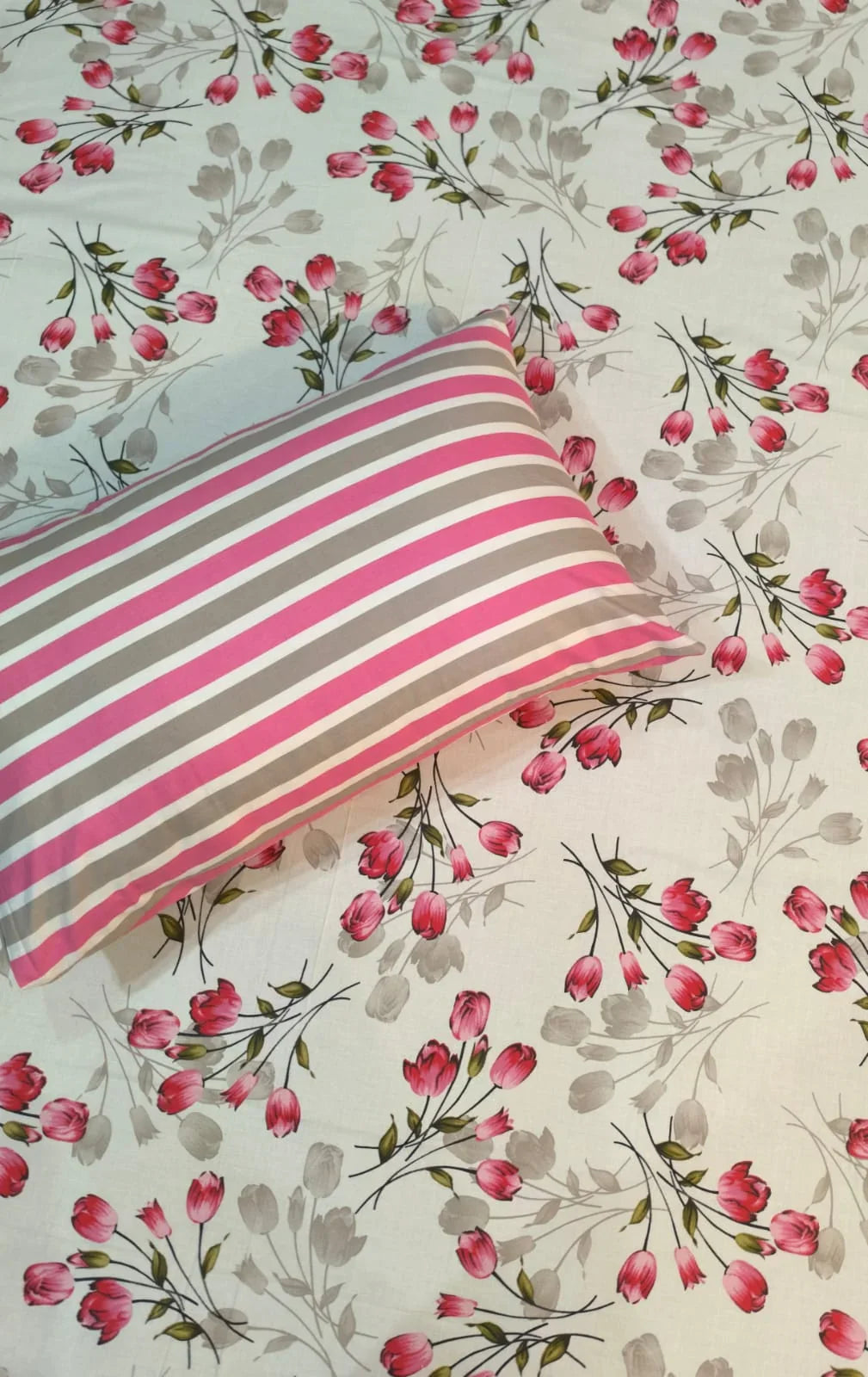 Blush Tulip Charm 045